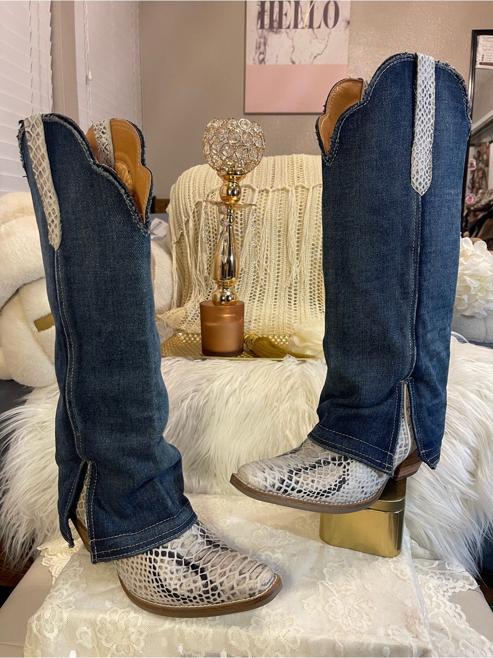 Dingo EUC “Shabby” Blue Denim Snake/Lizard Embossed Western Boots MSRP$179.95